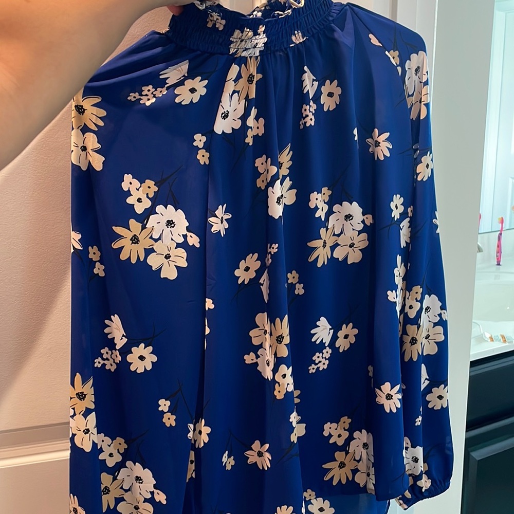 Women loft brand full sleeve blouse.